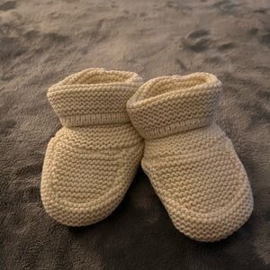 Gap size 2 (3-6 months) unisex baby booties